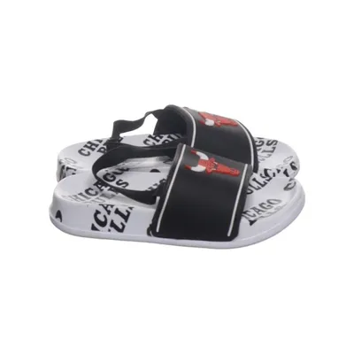 Slip-ins (Zwart, Wit, Rood) van Chicago Bulls