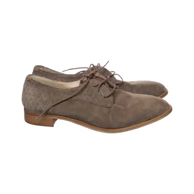 Brogues (Beige) from Pat Calvin