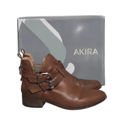Ankle boots (Brown) from Akira