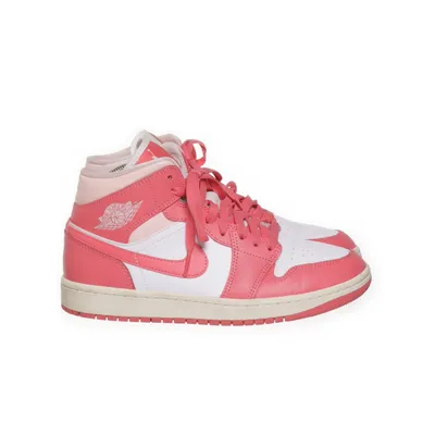 Sneakers (1 Mid 'Strawberries and Cream') från Nike Air Jordan Skinn