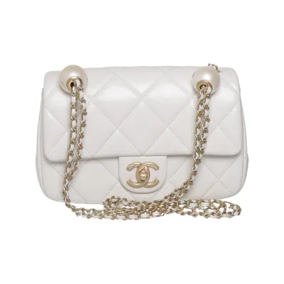 Umhängetasche (Small Pearly Flap) von Chanel Beauté