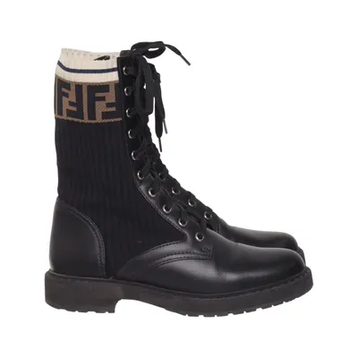 Bottes à lacets (Noir) de Fendi