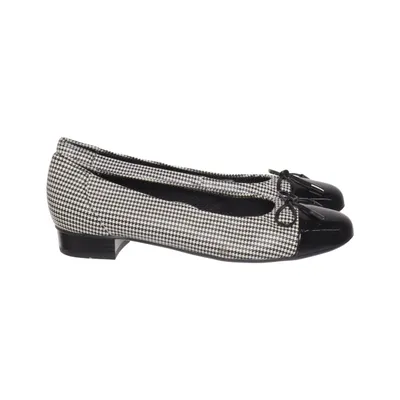 Ballet flats (Black, White) from Ara
