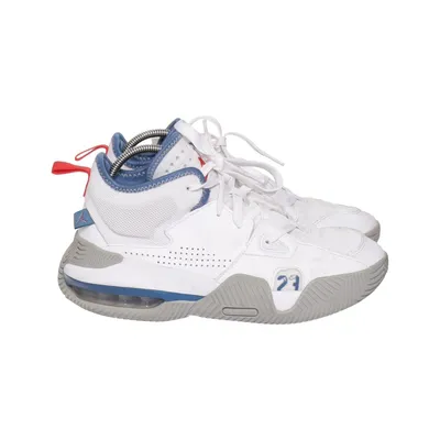 Basketball shoes ( Stay Loyal 2) from Jordan