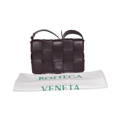 Shoulder-bag (Cassette bag - Designer color: Grape) from Bottega Veneta Leather