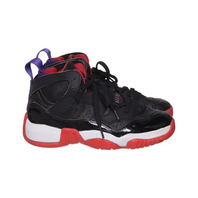 Basketball shoes ( Two Trey) from Jordan