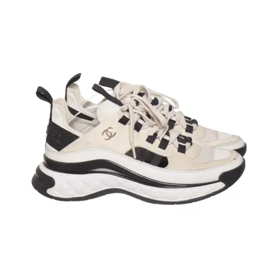 Sneakers (Vit, Svart, Beige) från Chanel