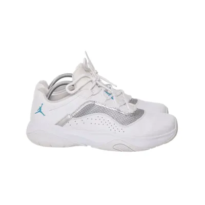 Sneakers (11 CMFT Low "White Metallic Silver") fra Nike Air Jordan