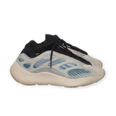 Sneakers ( 700 V3 Kyanite) från Adidas x Yeezy