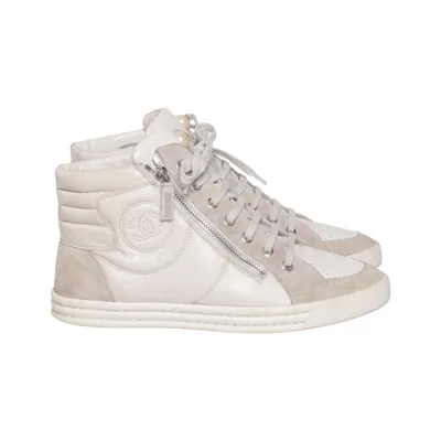 Sneakers (White High-Top) van Chanel Leer