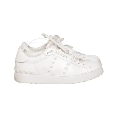Sneakers (ROCKSTUD UNTITLED) från Valentino Skinn