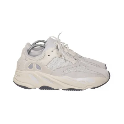 Sneakers ( Yeezy 700 Analog) från Adidas x Yeezy