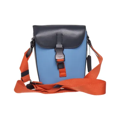Axelremsväska ( Track Small Flap Crossbody) från Coach Skinn