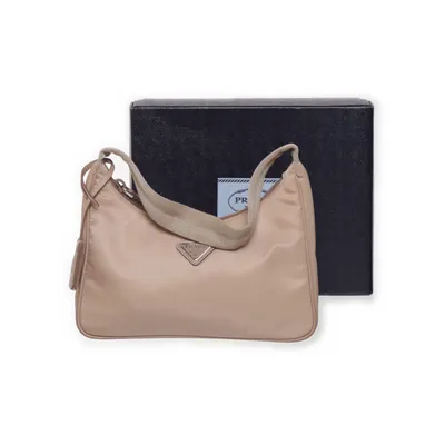 Handväska (Re-Edition 2005) från Prada