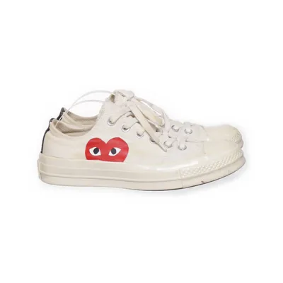 Tygskor (Vit, Röd) från Comme des Garçons PLAY x Converse