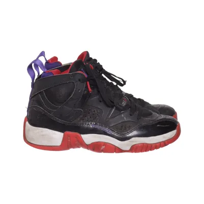 Basketskor (Jumpman Two Trey) från Jordan Skinn
