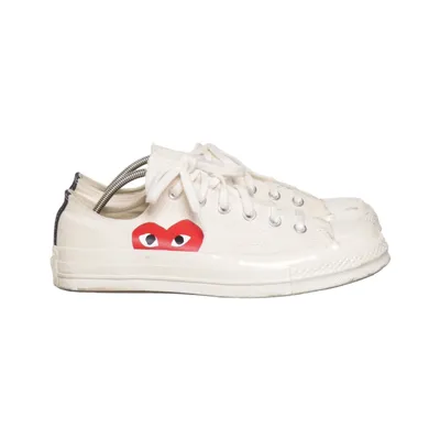 Tygskor (Vit, Röd) från Comme des Garçons PLAY x Converse