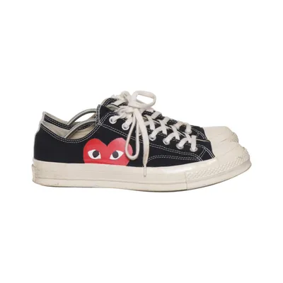 Tygskor (Svart, Röd) från Comme des Garçons PLAY x Converse