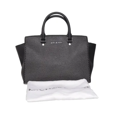 Handväska (Selma Micro Stud Large) från Michael Kors