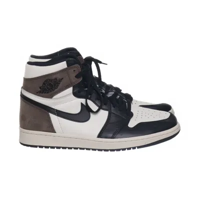 Sneakers (1 Retro High Dark Mocha) från Nike Air Jordan