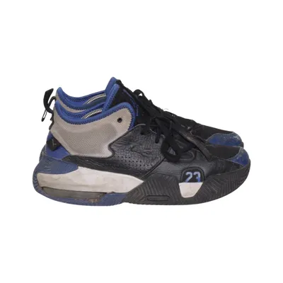 Basketball shoes (Stay Loyal Hyper Royal) from Jordan