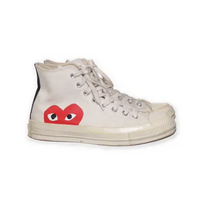Tygskor (Vit, Röd, Svart) från Comme des Garçons PLAY x Converse