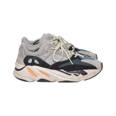 Sneakers (Adidas Yeezy Boost 700) från Adidas x Yeezy