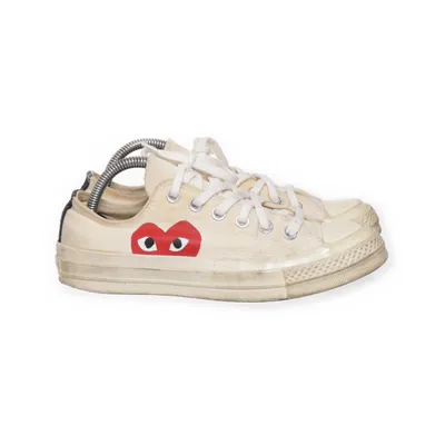 Tygskor (Beige) från Comme des Garçons PLAY x Converse