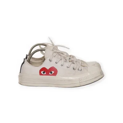 Tygskor (Vit, Röd) från Comme des Garçons PLAY x Converse