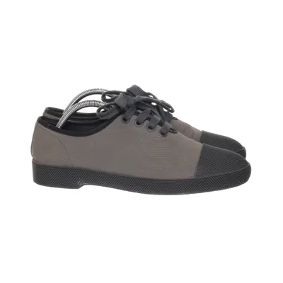 Canvas schoenen (Grijs) van Prada