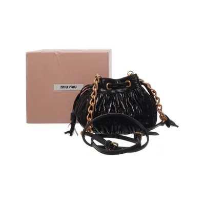 Clutchtaske (Small Matelassé Bucket Bag) fra Miu Miu