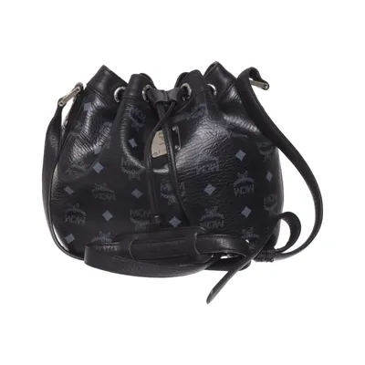 Axelremsväska (Visetos Essential Drawstring Bucket Bag) från MCM