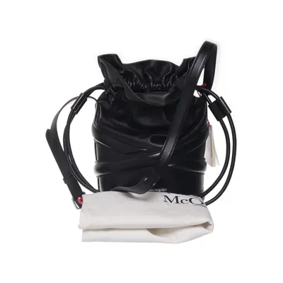 Axelremsväska ( Soft Curve Large) från Alexander McQueen Skinn