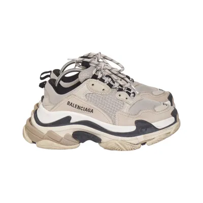 Sneakers (Triple S) från Balenciaga