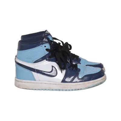 Baskets (1 Retro High UNC Patent) de Nike Air Jordan