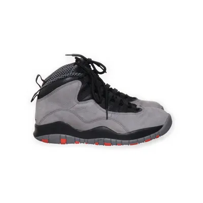 Basketskor (10 Retro) från Jordan Skinn