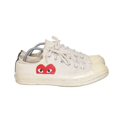 Tygskor (Vit, Röd) från Comme des Garçons PLAY x Converse