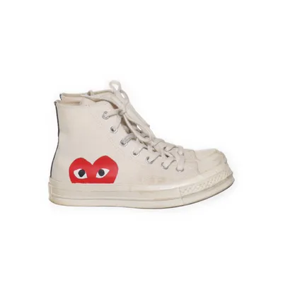 Tygskor (Vit, Röd) från Comme des Garçons PLAY x Converse