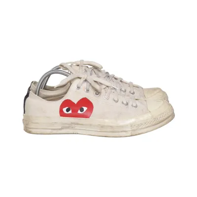 Tygskor (Vit, Röd, Svart) från Comme des Garçons PLAY x Converse