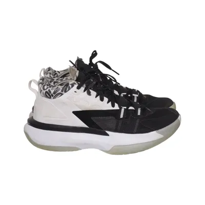 Basketball shoes (Zion 1) from Jordan