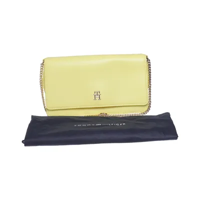 Axelremsväska (Y2k style colour, trendy light yellow ) från Tommy Hilfiger