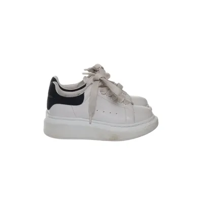 Sneakers (Oversized Leather Sneakers) från Alexander McQueen Skinn