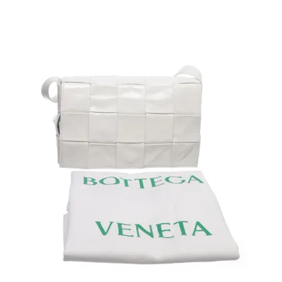 Axelremsväska (Cassette) från Bottega Veneta Skinn