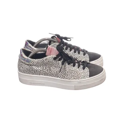 Sneakers (White, Black) from P448