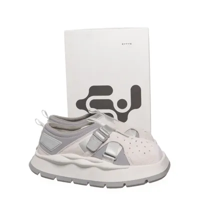 Chaussures d'été en toile (Oasis Suede, Mist) de Eytys Daim