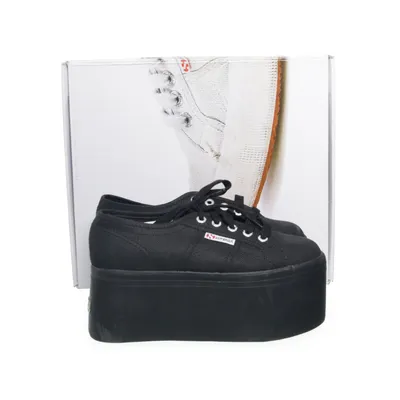 Tygskor (2802 COTW) från Superga