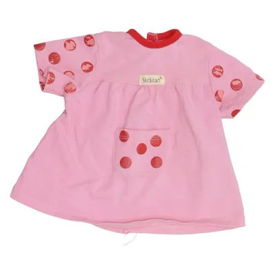 Dockkläder (Rosa, Röd) från Skrållan