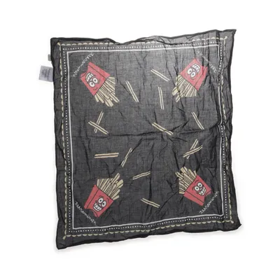 Näsduk (Svart, Röd, Gul, Vit) från Minimarket