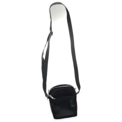 Axelremsväska (Svart) från BREE