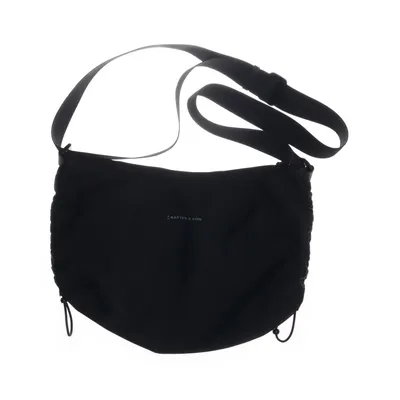Skuldertaske (Skara Small "All Black") fra Kapten & Son Polyurethan, Genanvendt polyester